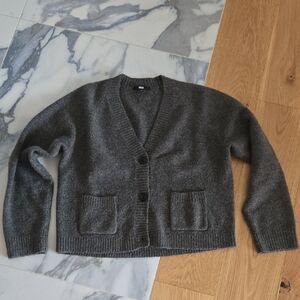 Uniqlo Soft Gray Women's Cardigan, M, GUC, Mininalist, Wool Blend, NYC chic